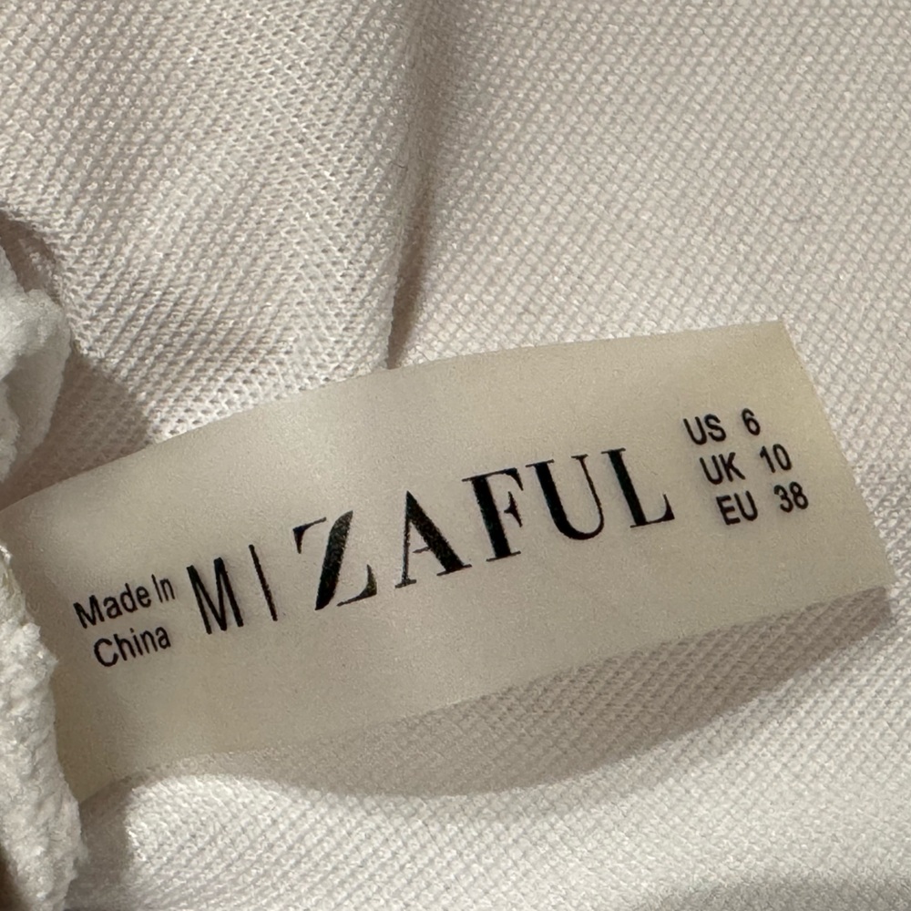 Zaful White Ribbed Ruffle Bikini Top - Picture 2 of 9